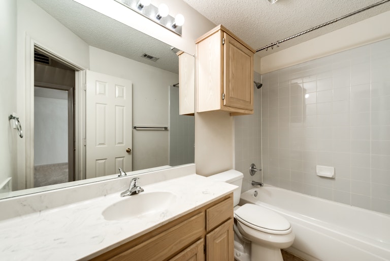 Photo 22 of 28 - 2216 Meadowstone Dr, Carrollton, TX 75006