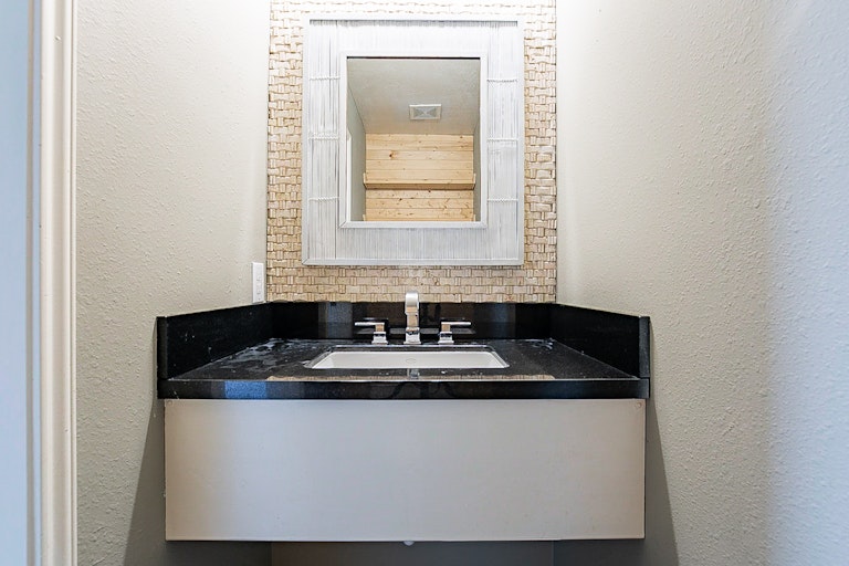Photo 19 of 30 - 10214 Chickfield Ct, Houston, TX 77075