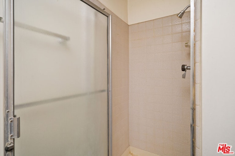 Photo 22 of 53 - 18502 Entrada Ct, Porter Ranch, CA 91326