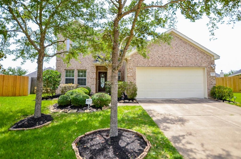 Photo 1 of 32 - 19202 Opul Trails Ct, Richmond, TX 77407