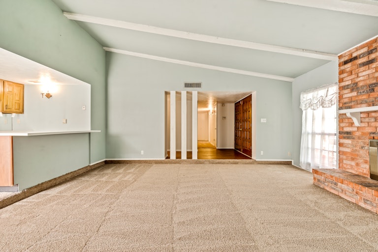 Photo 11 of 27 - 8510 Londonderry Ln, Dallas, TX 75228