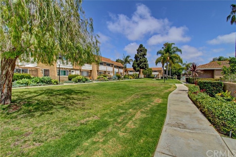Photo 3 of 27 - 4902 Skipjack Dr #94, Huntington Beach, CA 92649