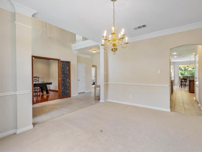 Photo 8 of 40 - 6916 Canyon Springs Rd, Fort Worth, TX 76132