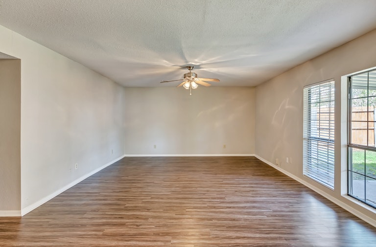 Photo 14 of 29 - 3106 Edelweiss Dr, Grand Prairie, TX 75052