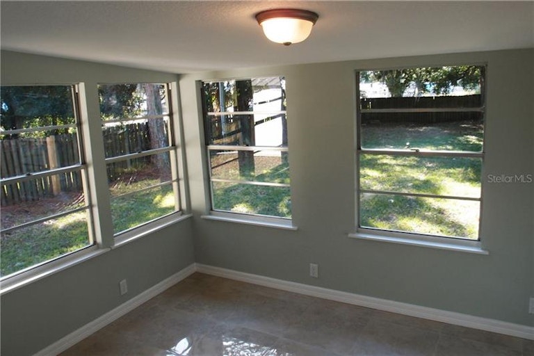 Photo 13 of 17 - 3703 2nd Avenue Dr E, Palmetto, FL 34221