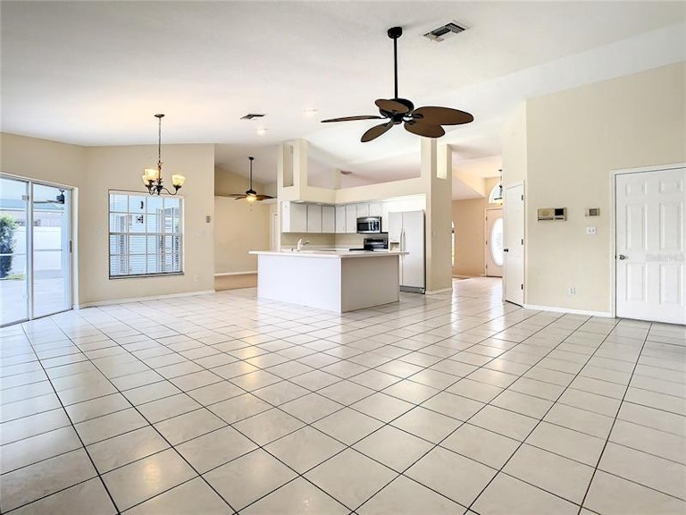Photo 7 of 41 - 6923 Ashbury Dr, Lakeland, FL 33809