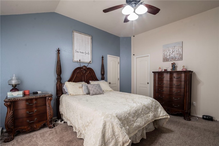 Photo 15 of 29 - 131 Castle Dr, Hutto, TX 78634