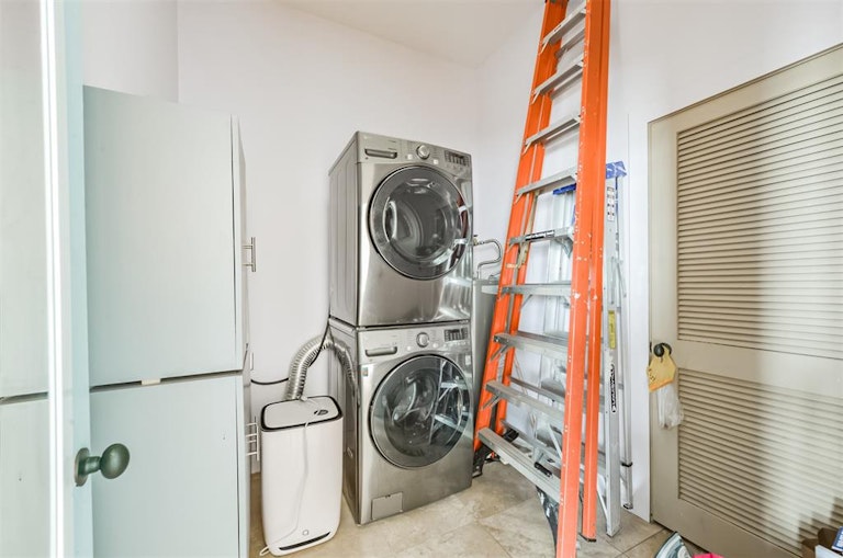 Photo 25 of 44 - 2700 Albany St #3B, Houston, TX 77006