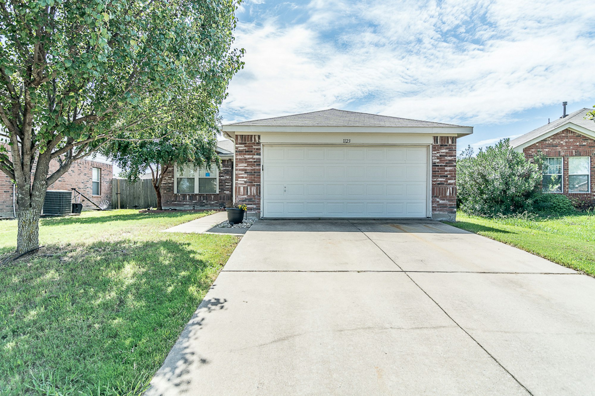 Photo 1 of 25 - 1123 Cumberland Dr, Forney, TX 75126