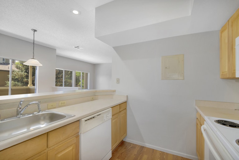 Photo 2 of 17 - 6001 S Yosemite St Unit E205, Greenwood Village, CO 80111