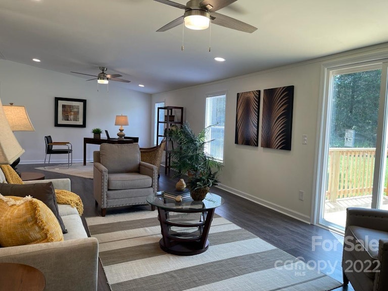 Photo 10 of 28 - 6036 Frazier Dr, Davidson, NC 28036