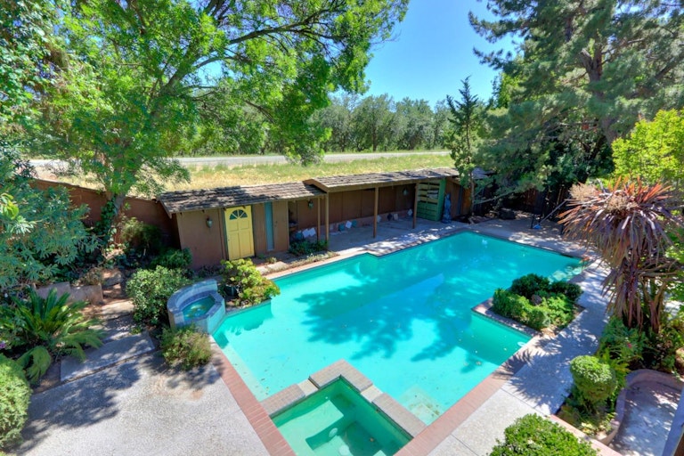 Photo 18 of 70 - 4040 Crondall Dr, Sacramento, CA 95864