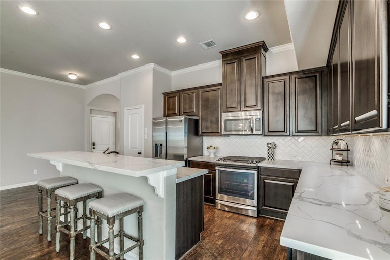 Photo 9 of 34 - 9315 Mystic Falls Ln, Humble, TX 77396