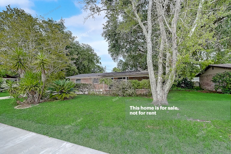 Photo 11 of 44 - 574 Valbon St, Orange Park, FL 32073