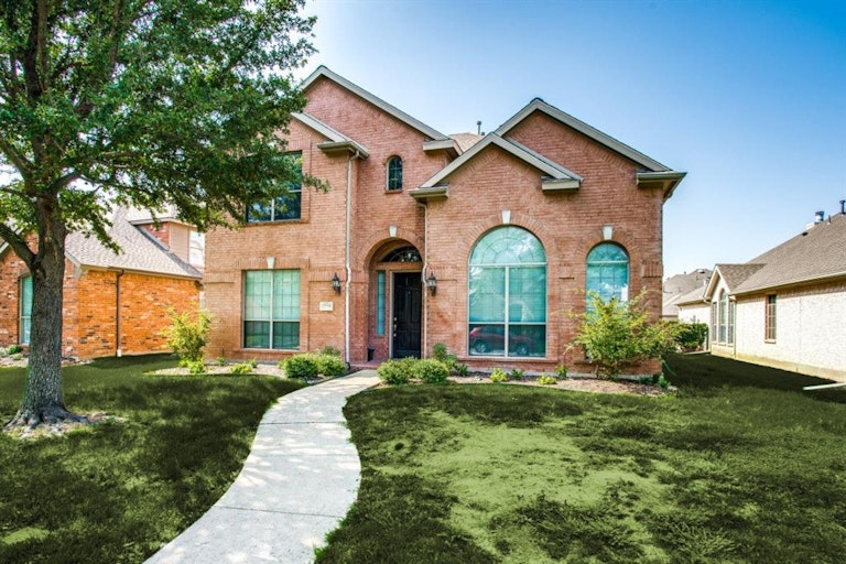 Photo 1 of 32 - 2719 Forest Manor Dr, Frisco, TX 75034