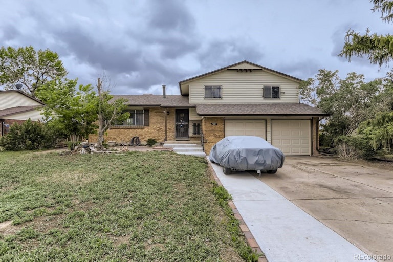 Photo 2 of 30 - 1291 Eagle St, Aurora, CO 80011