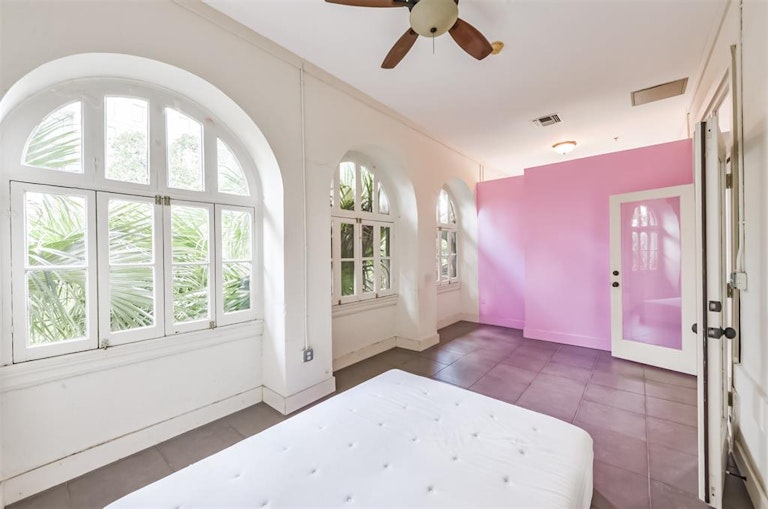 Photo 20 of 44 - 2700 Albany St #3B, Houston, TX 77006
