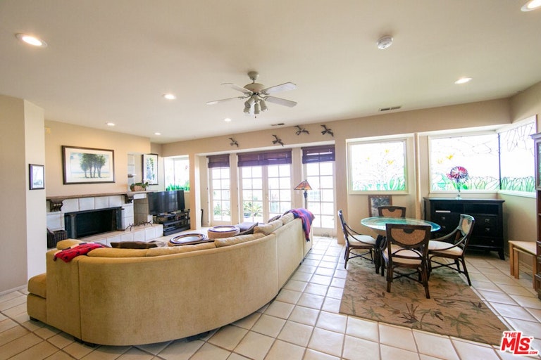 Photo 8 of 20 - 3501 Ocean Front Walk, Marina Del Rey, CA 90292