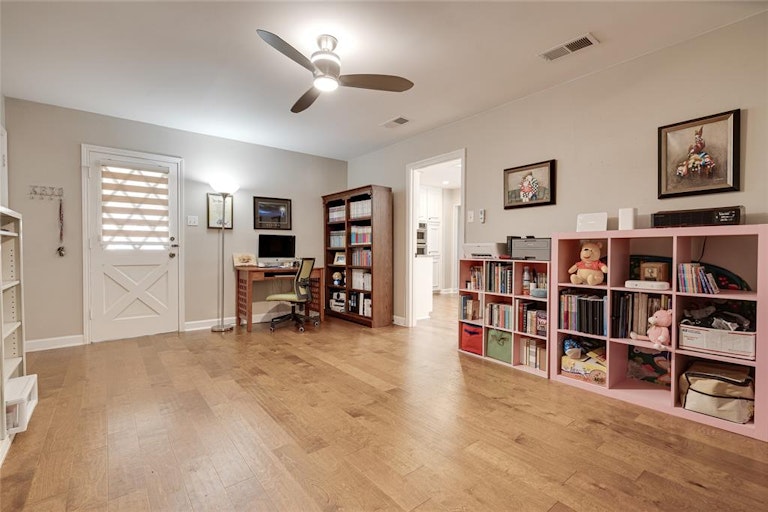 Photo 15 of 29 - 2609 Still Meadow Rd, Irving, TX 75060