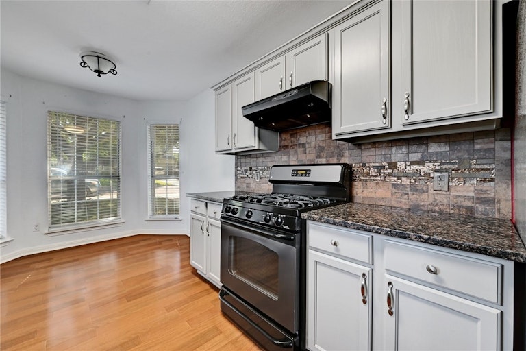 Photo 12 of 25 - 7228 Wardman Dr, Del Valle, TX 78617