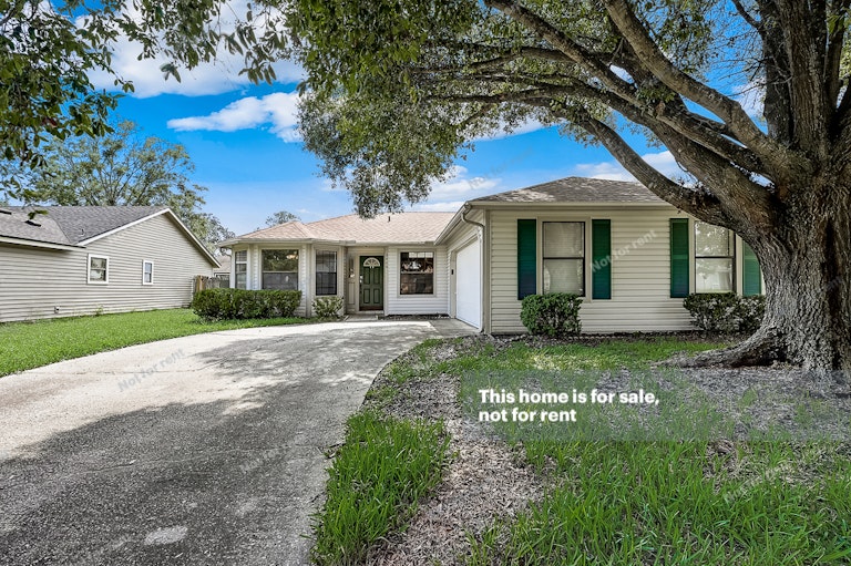 Photo 1 of 32 - 8460 Rockridge Dr, Jacksonville, FL 32244