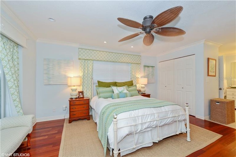 Photo 8 of 16 - 6332 Tanglewood Dr NE, Saint Petersburg, FL 33702