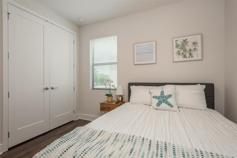 Photo 25 of 40 - 1150 25th St N, Saint Petersburg, FL 33713