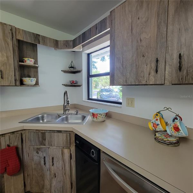 Photo 23 of 35 - 1449 Irma Rd, Eustis, FL 32726