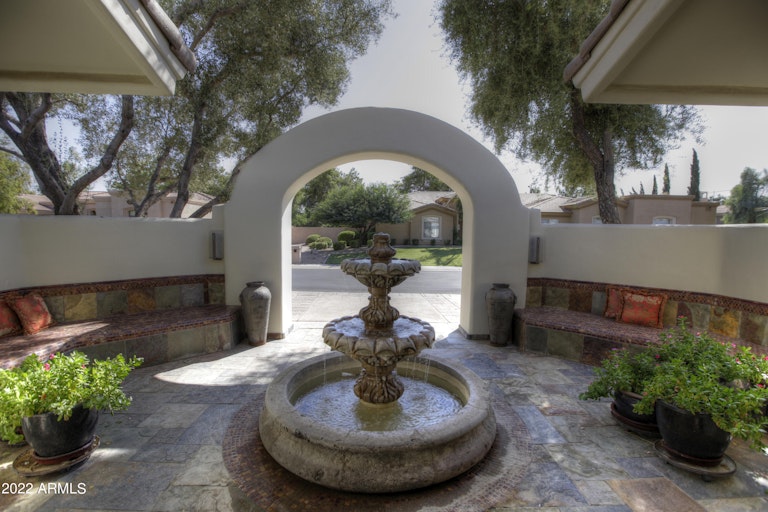 Photo 2 of 43 - 8190 E Kalil Dr, Scottsdale, AZ 85260