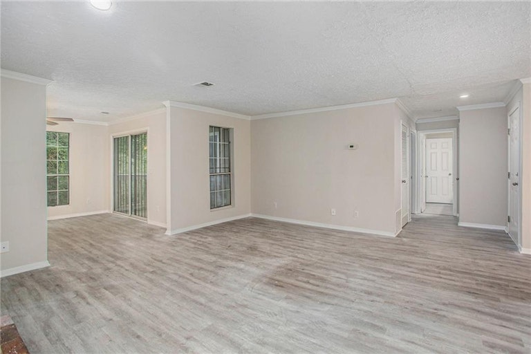 Photo 22 of 26 - 5537 Mountain Springs Cir, Stone Mountain, GA 30088