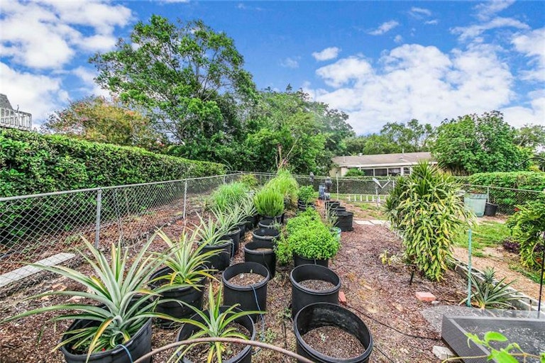 Photo 4 of 28 - 526 Greentree Cir, Lake Wales, FL 33853