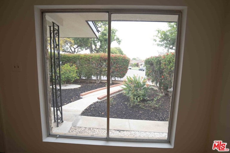 Photo 23 of 42 - 4201 Lime Ave, Long Beach, CA 90807
