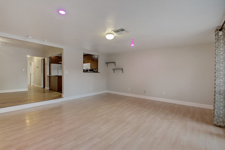 Photo 18 of 32 - 8146 Lichen Dr, Citrus Heights, CA 95621