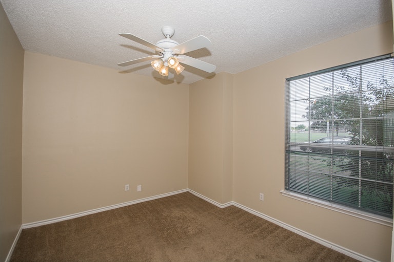 Photo 16 of 36 - 2705 Socrates Dr, Grand Prairie, TX 75052