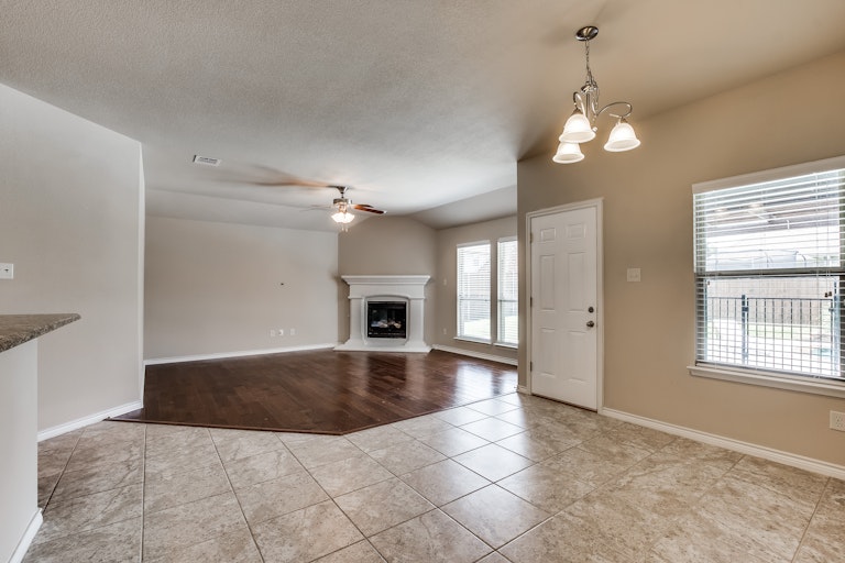 Photo 11 of 27 - 1018 White Porch Ave, Forney, TX 75126