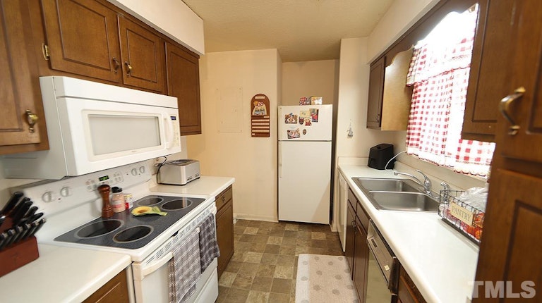 Photo 7 of 14 - 639 Pine Ridge Pl #639, Raleigh, NC 27609