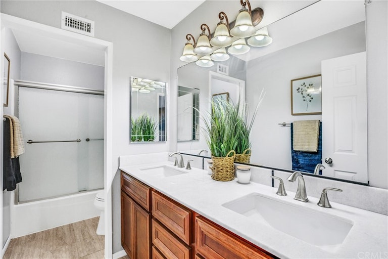 Photo 26 of 40 - 8388 Verbena Dr, Riverside, CA 92504