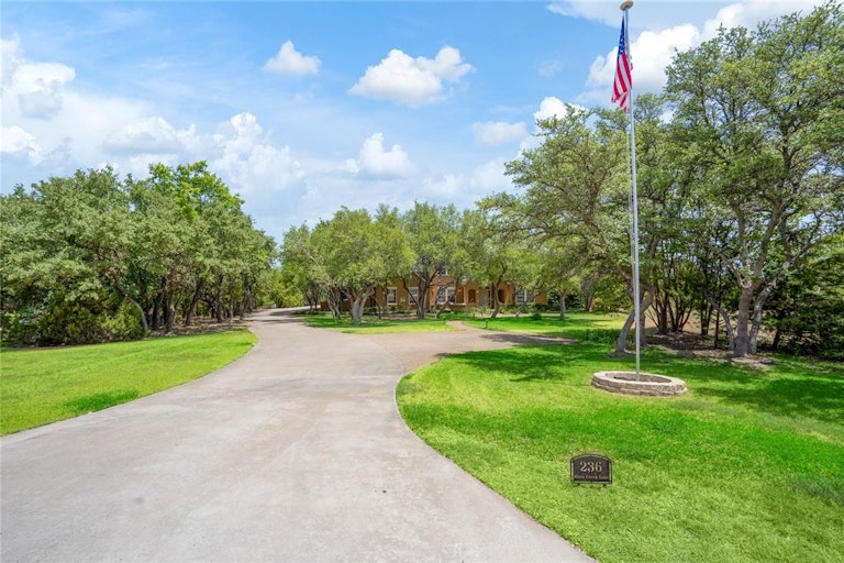 Photo 2 of 39 - 236 River Creek Ln, Aledo, TX 76008
