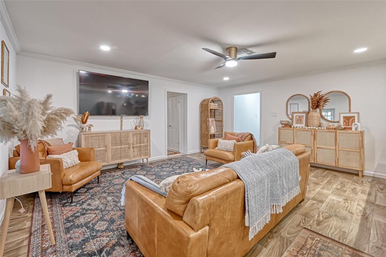 Photo 7 of 43 - 1659 Chilton Ln, Katy, TX 77493