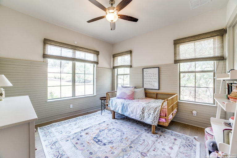 Photo 13 of 30 - 8822 Falcon Pl, San Antonio, TX 78256