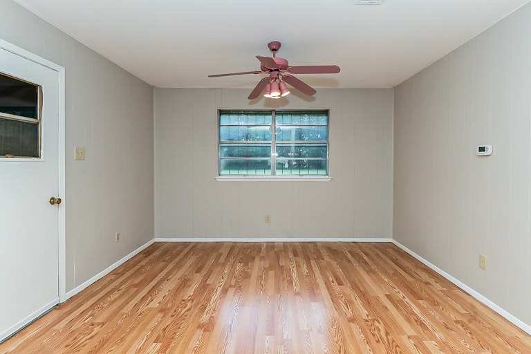 Photo 10 of 19 - 1317 Stafford Dr, Fort Worth, TX 76134