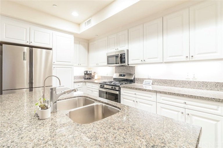 Photo 16 of 35 - 13412 N Manzanillo Ln, Sylmar, CA 91342