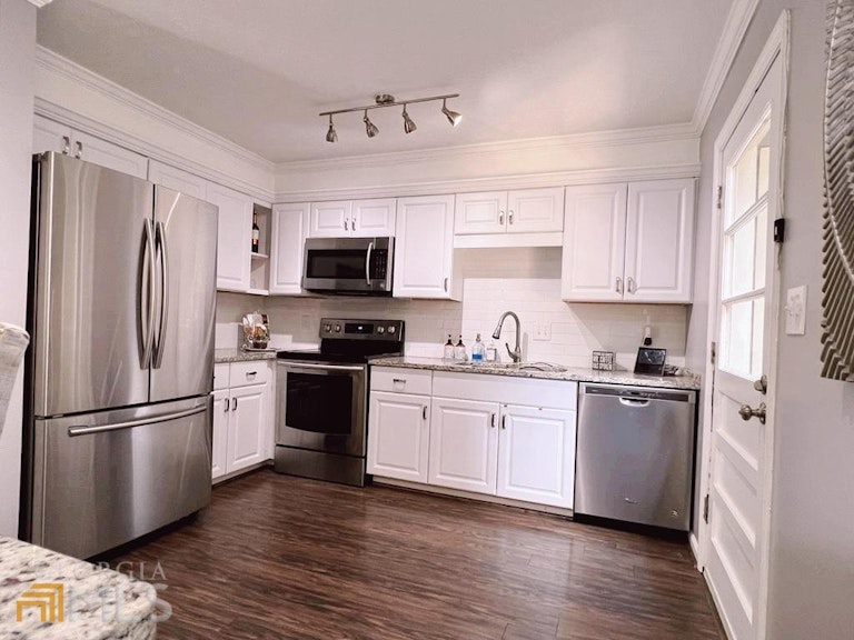 Photo 4 of 24 - 4998 Meadow Ln, Marietta, GA 30068