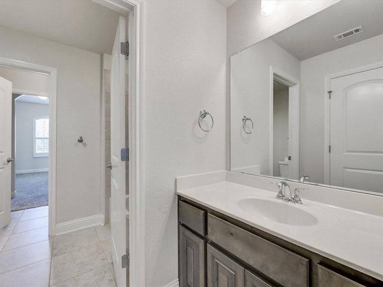 Photo 27 of 39 - 11121 Smoky Oak Ct, Argyle, TX 76226