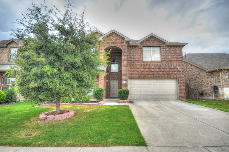 Photo 3 of 44 - 9713 Mulligan Dr, McKinney, TX 75072