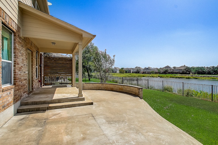 Photo 13 of 63 - 4185 Engadina Pass, Round Rock, TX 78665