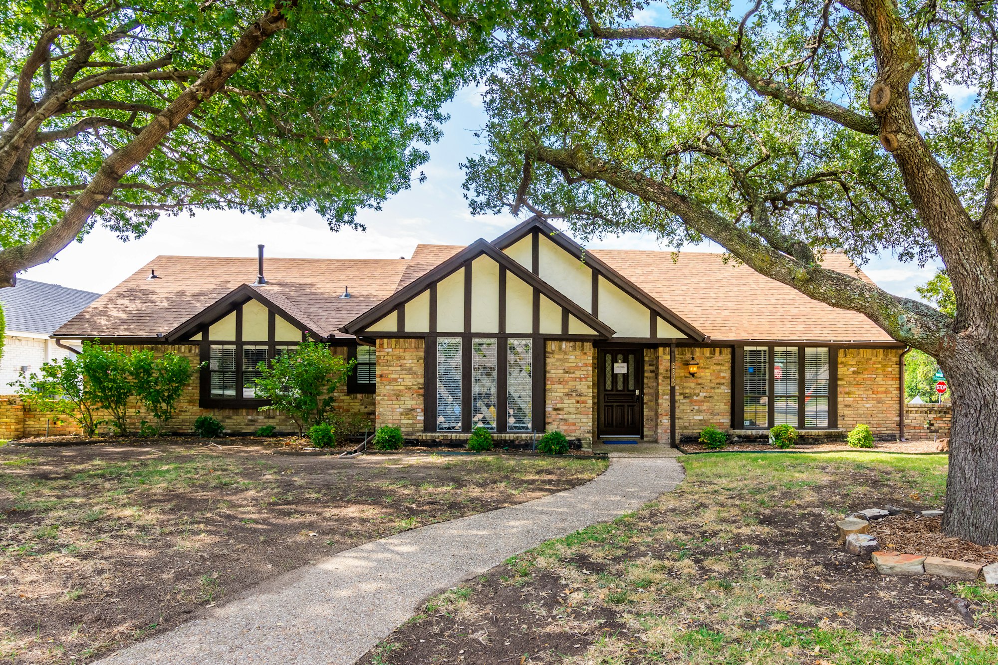 Photo 1 of 34 - 2836 Knollwood Dr, Plano, TX 75075