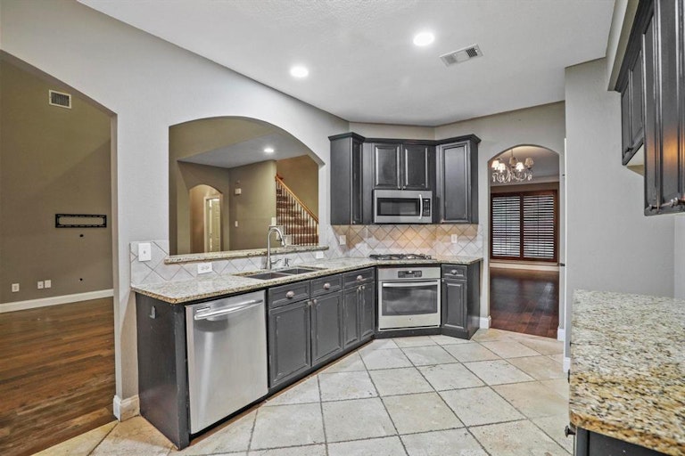 Photo 13 of 38 - 2921 Pioneer Park Dr, Flower Mound, TX 75022