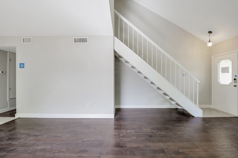 Photo 8 of 27 - 2316 Hollybush Ln, Bedford, TX 76021