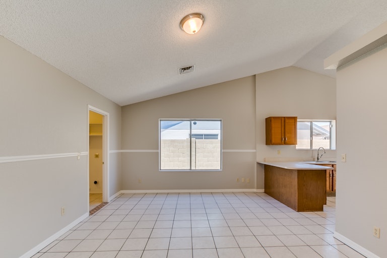 Photo 8 of 25 - 8720 W Michelle Dr, Peoria, AZ 85382